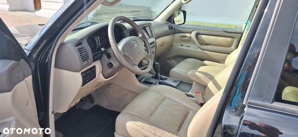Toyota Land Cruiser - 15