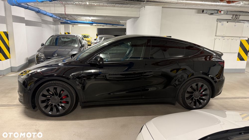 Tesla Model Y Performance AWD - 8
