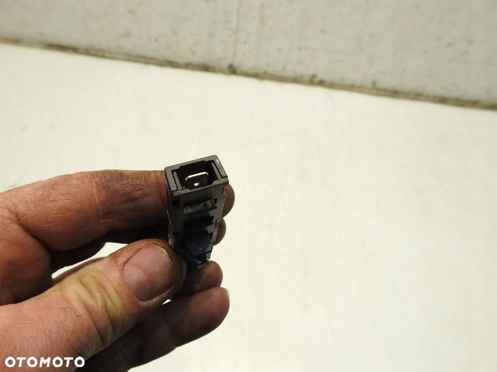 WZMACNIACZ ANTENY VW GOLF VI 5N0035570 - 3
