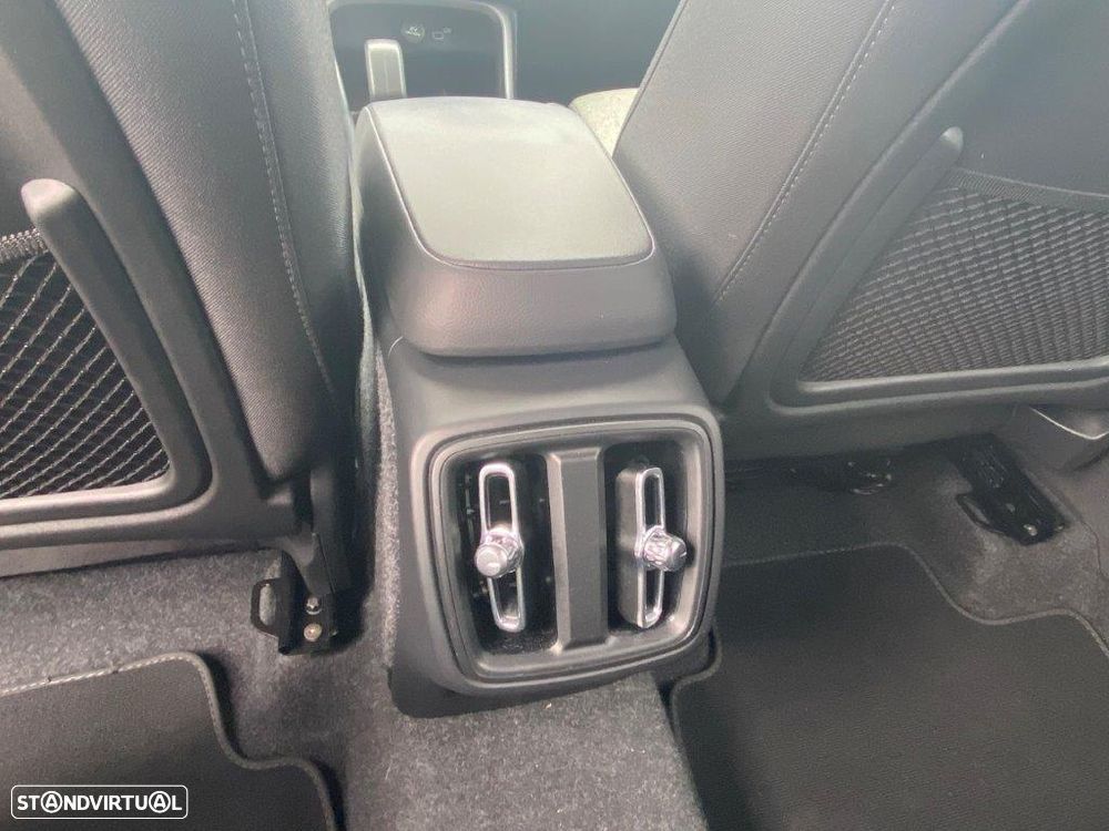 Volvo XC 40 2.0 B3 Black Edition - 14