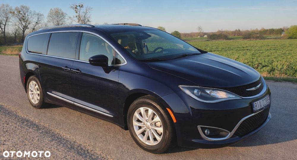 Chrysler Pacifica - 2