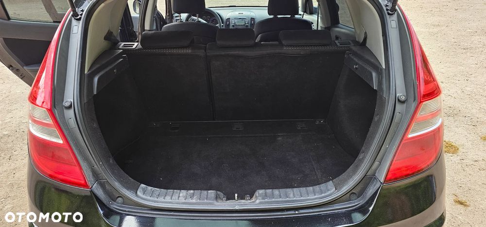 Hyundai i30 1.6 Comfort - 14