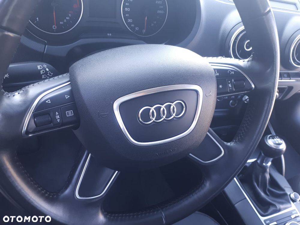 Audi A3 Sportback 1.6 TDI DPF Ambiente - 18