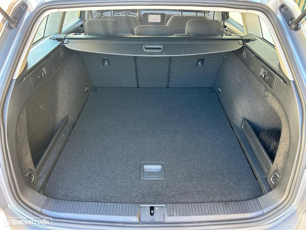 VW Passat Variant 2.0 TDi Business DSG - 13