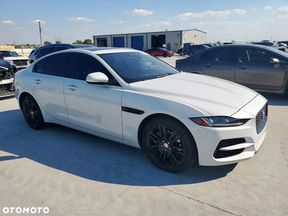 Jaguar XE 2.0 P250 R-Dynamic S - 5