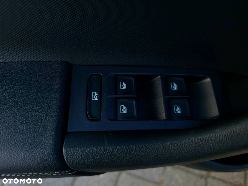 Skoda RAPID 1.2 TSI Ambition - 12