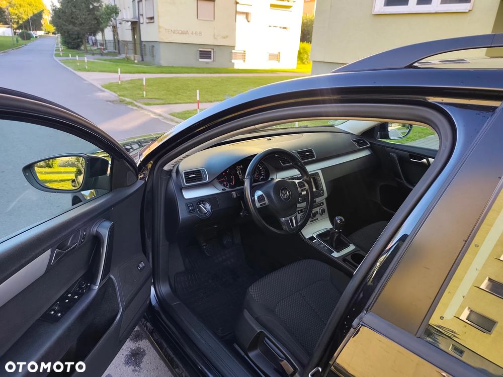 Volkswagen Passat 2.0 TDI BlueMotion Technology Comfortline - 14