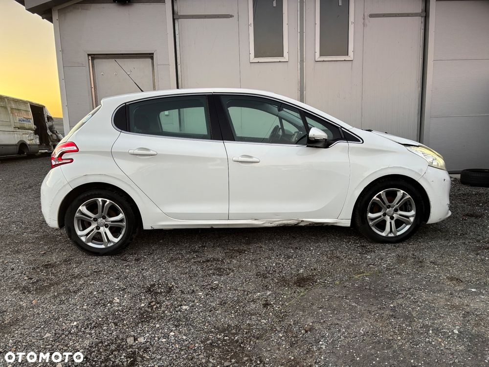Peugeot 208 - 6