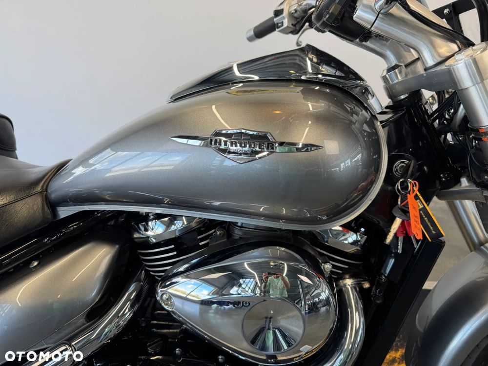 Suzuki Intruder - 11