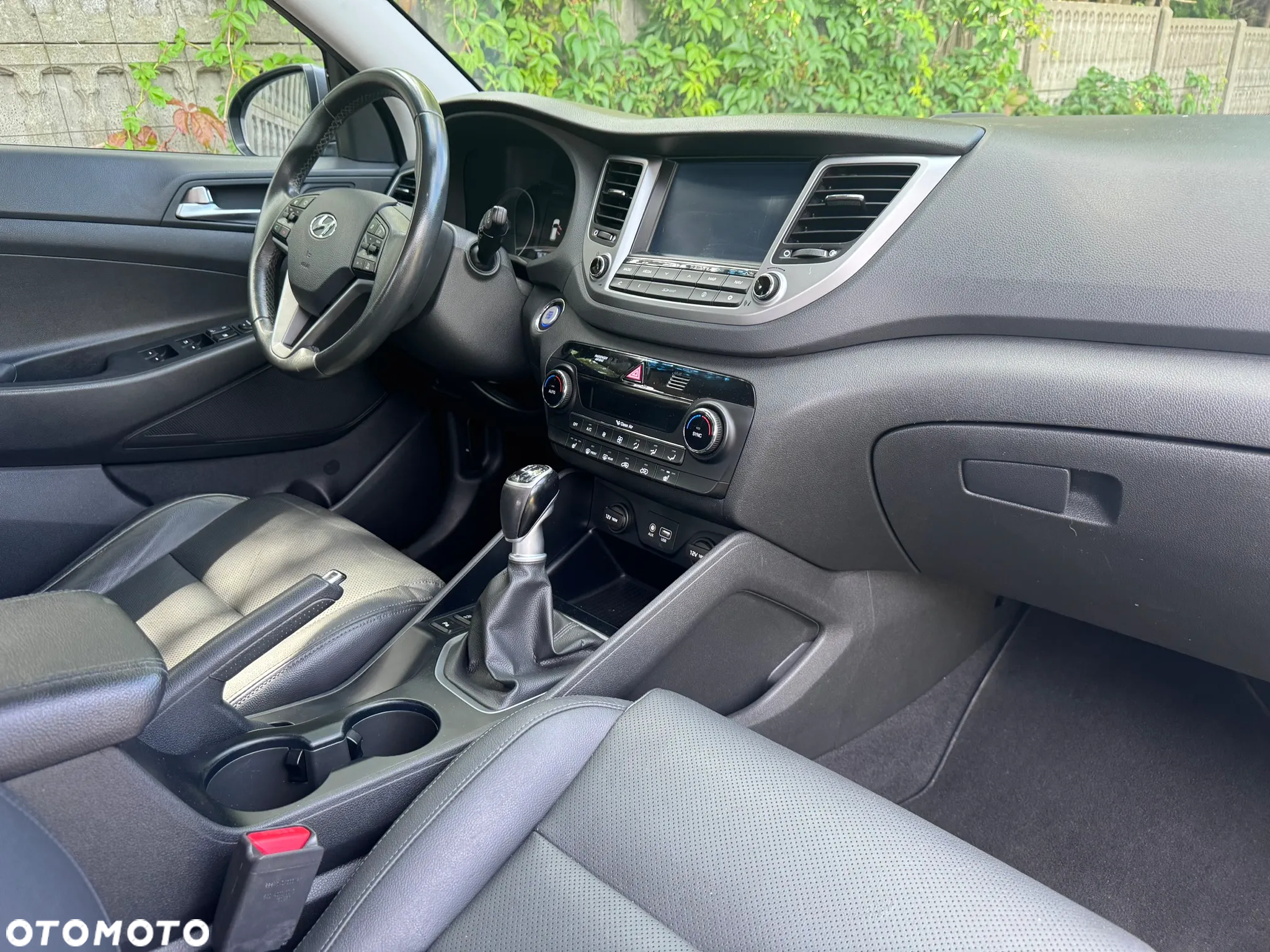 Hyundai Tucson 1.7 CRDI BlueDrive Style 2WD - 24