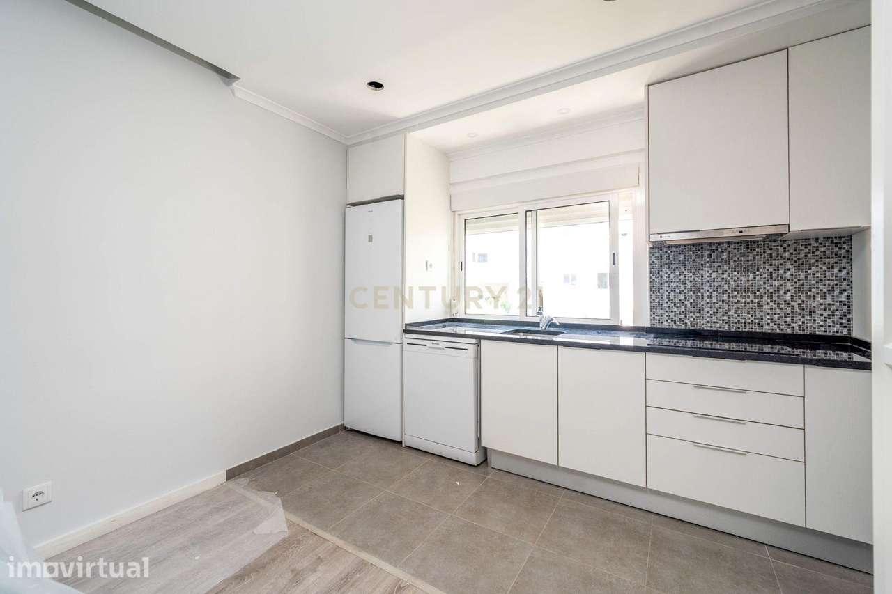 Excelente Apartamento T2 transformado em T3 – Remodelado na Amadora! - Grande imagem: 2/23