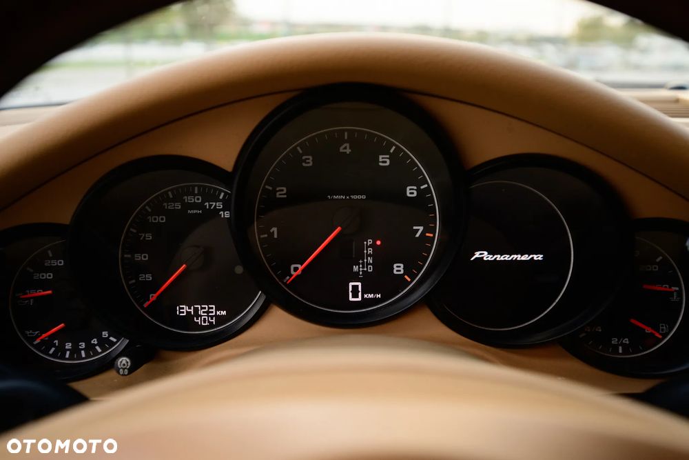 Porsche Panamera - 36