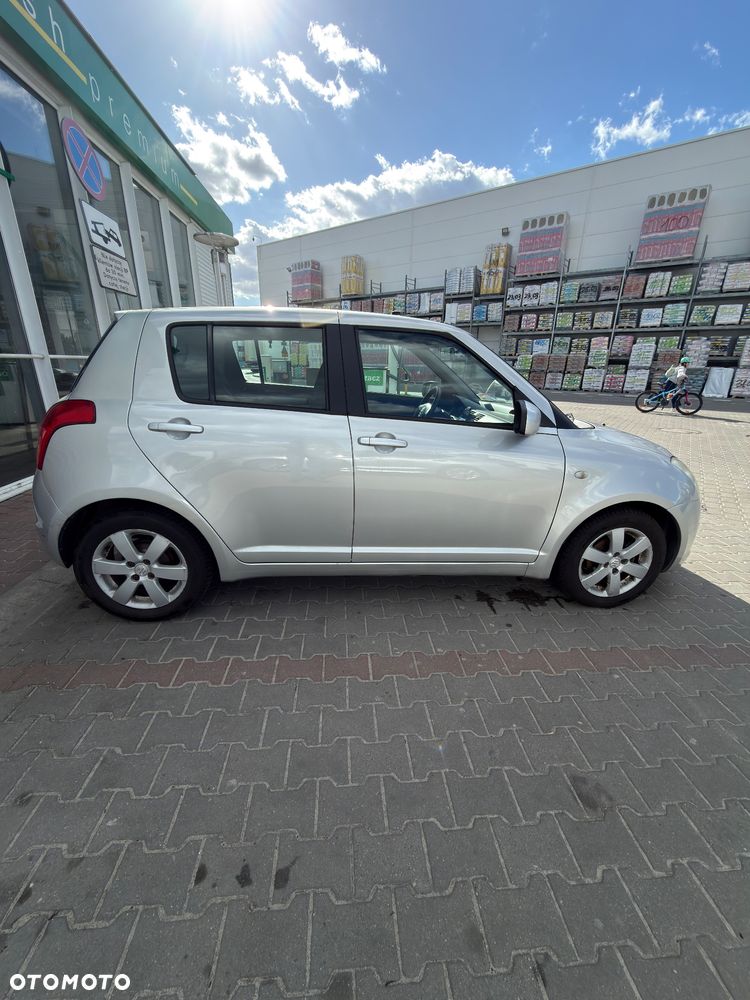 Suzuki Swift 1.3 DDiS Club - 5