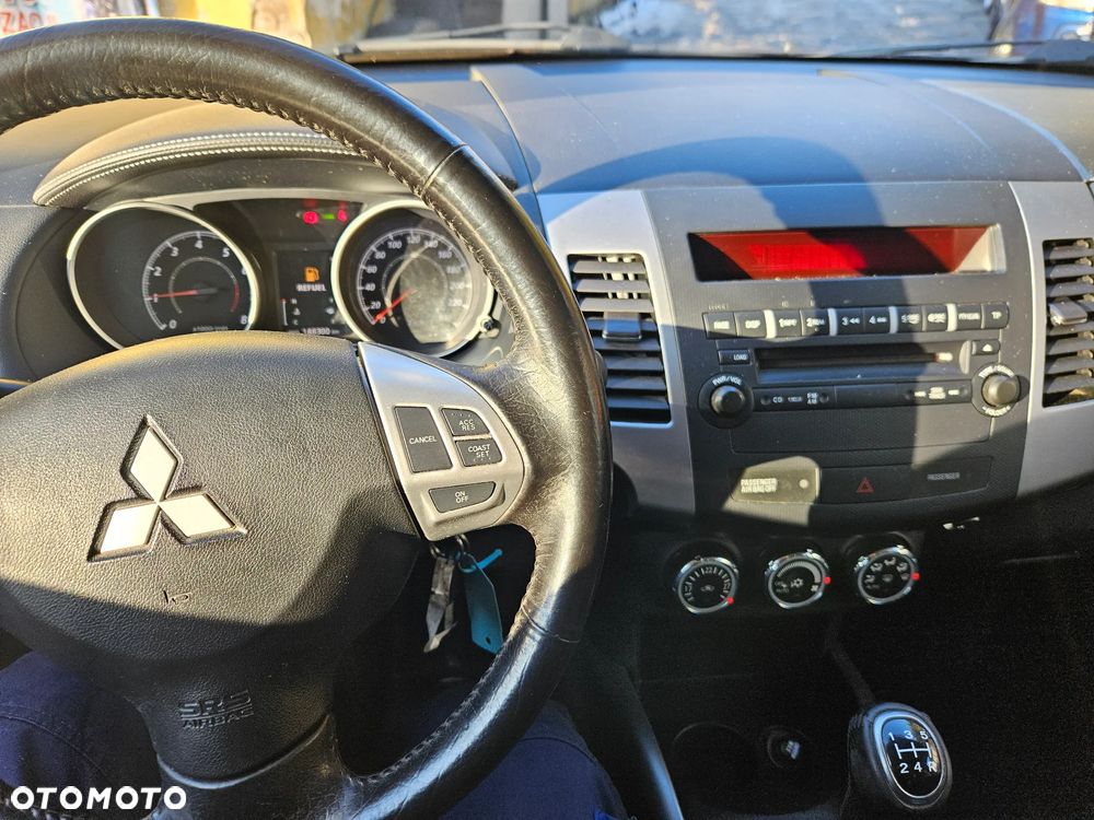 Mitsubishi Outlander 2.0 2WD Invite - 8