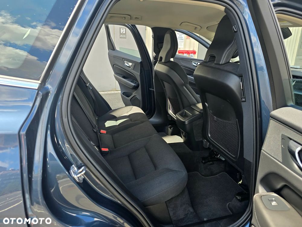 Volvo XC 60 ver-b5-b-awd-momentum-pro - 16