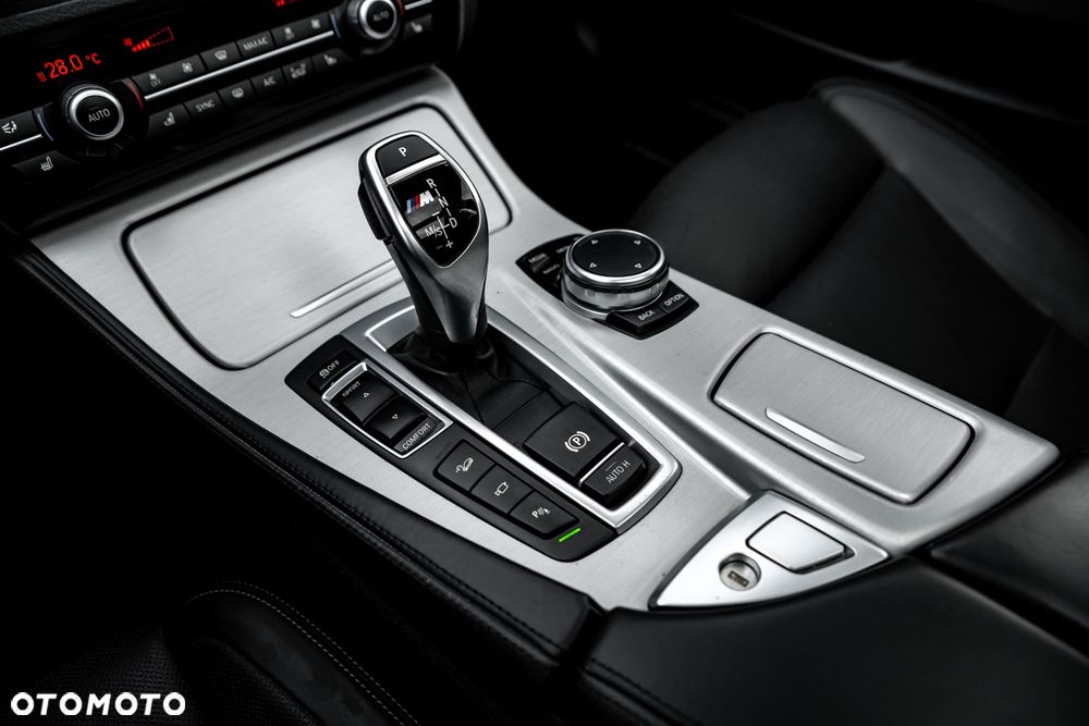 BMW Seria 5 M550d xDrive Sport-Aut - 37