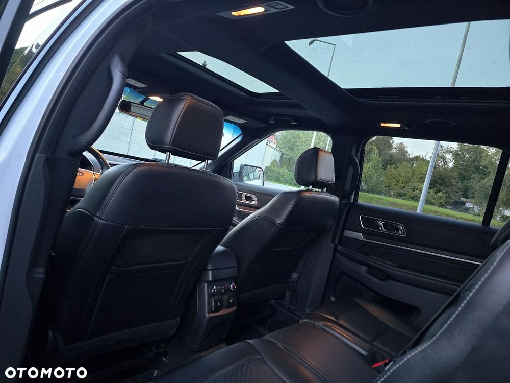 Ford Explorer - 32