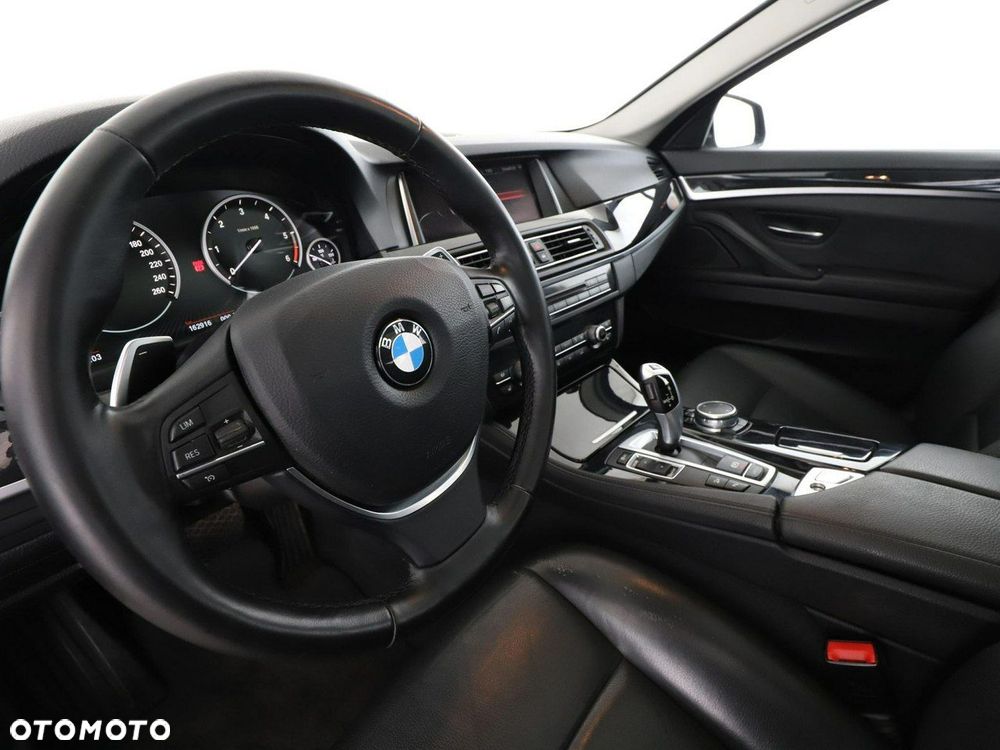 BMW Seria 5 520d xDrive - 15