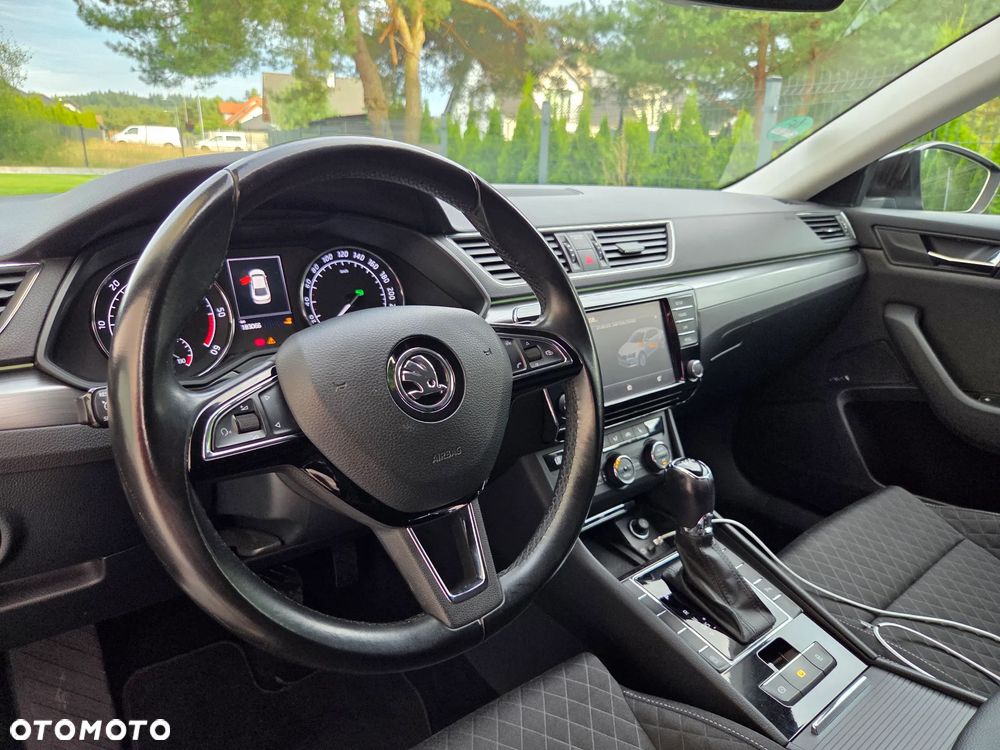 Skoda Superb 2.0 TDI DSG Premium Edition - 28
