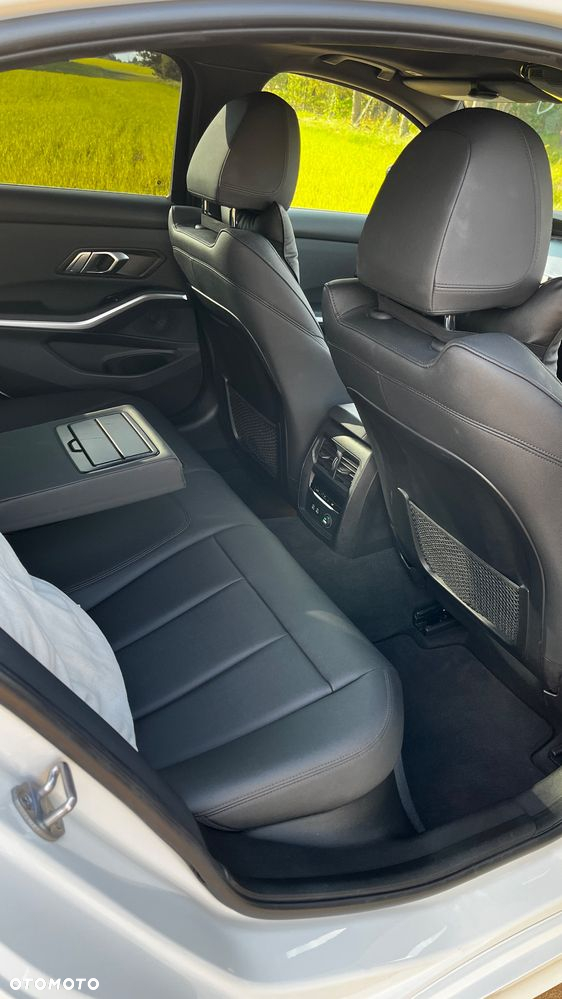 BMW Seria 3 330i Sport Line - 20