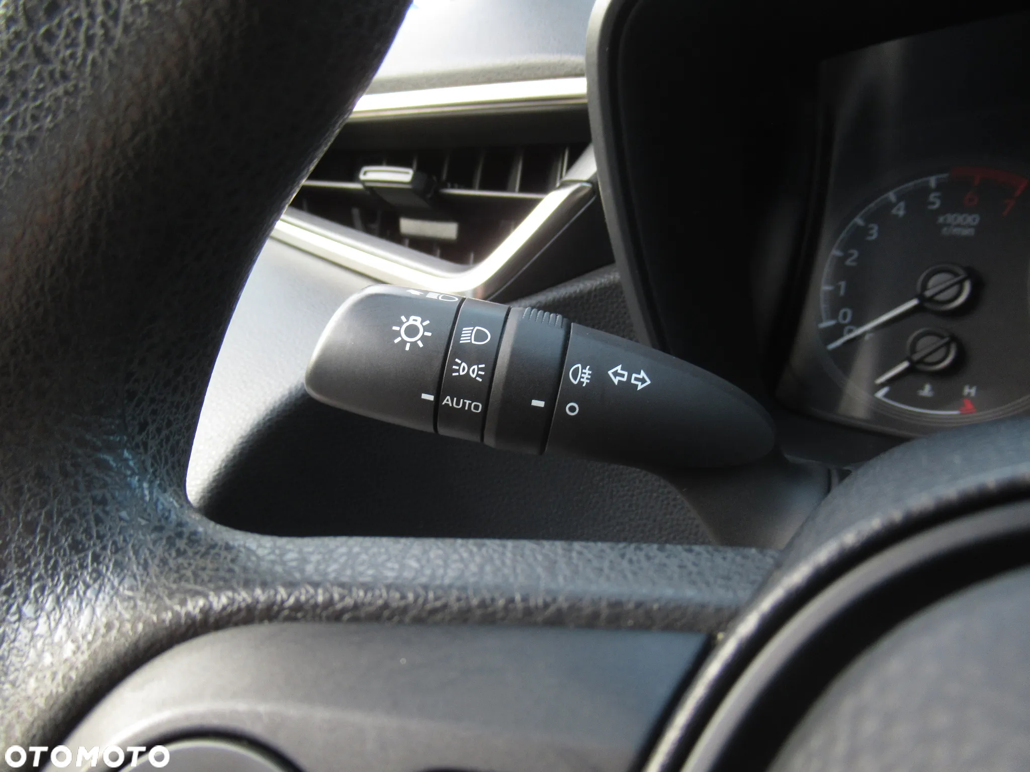 Toyota Corolla 1.8 Hybrid Active - 12