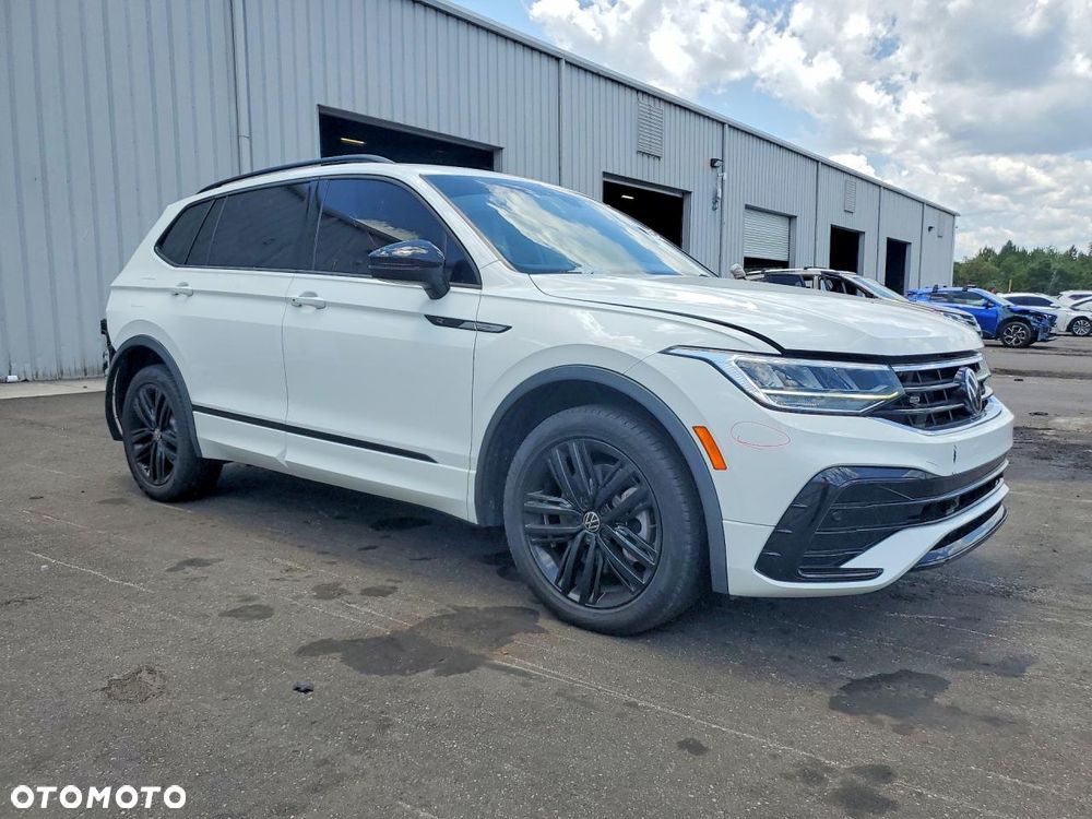 Volkswagen Tiguan - 1