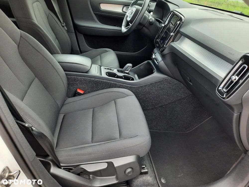 Volvo XC 40 T3 Momentum - 24