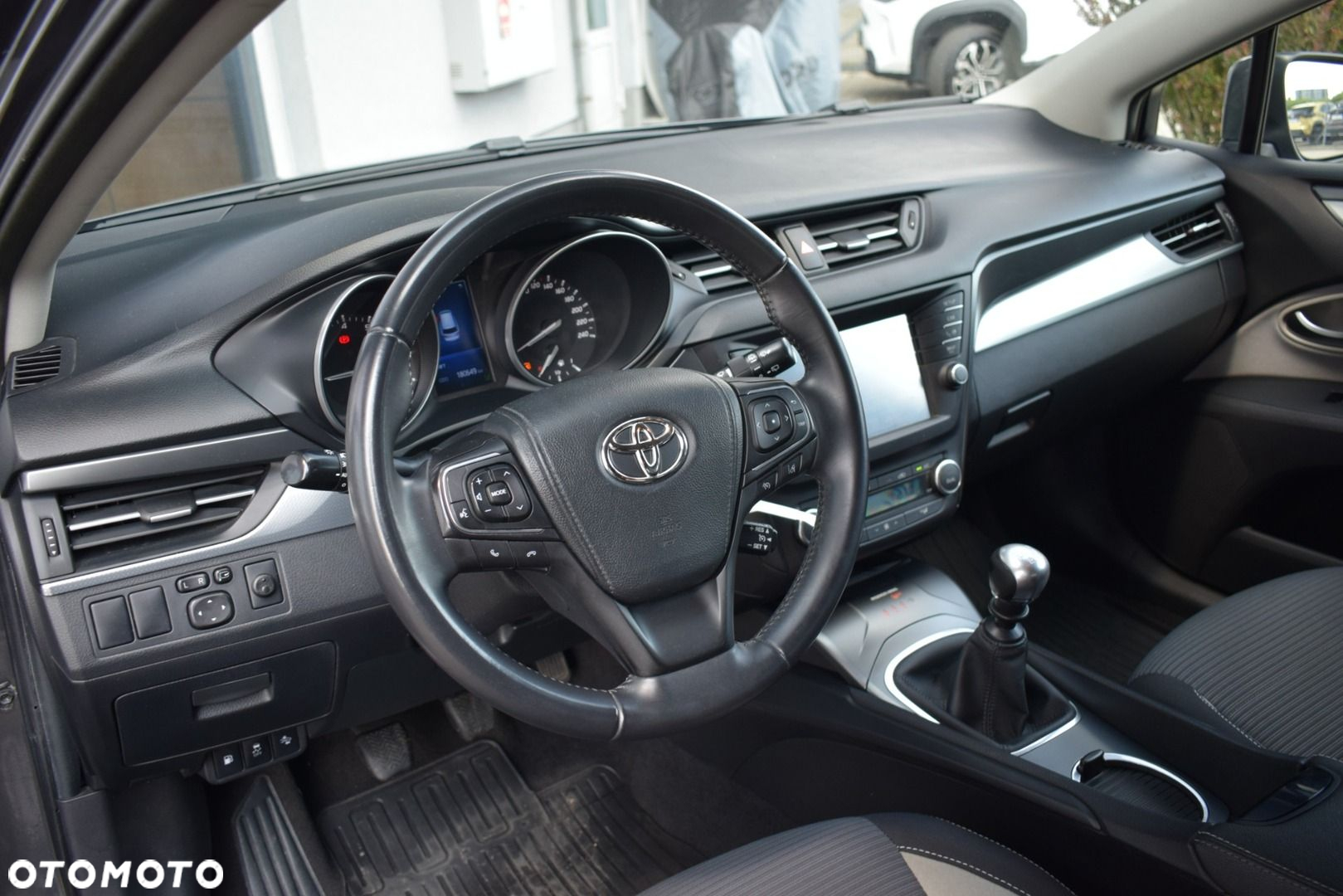 Toyota Avensis - 12