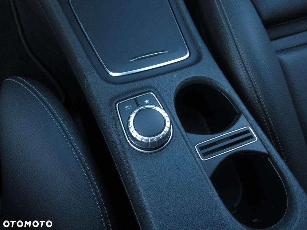 Mercedes-Benz GLA 200 7G-DCT Style - 17