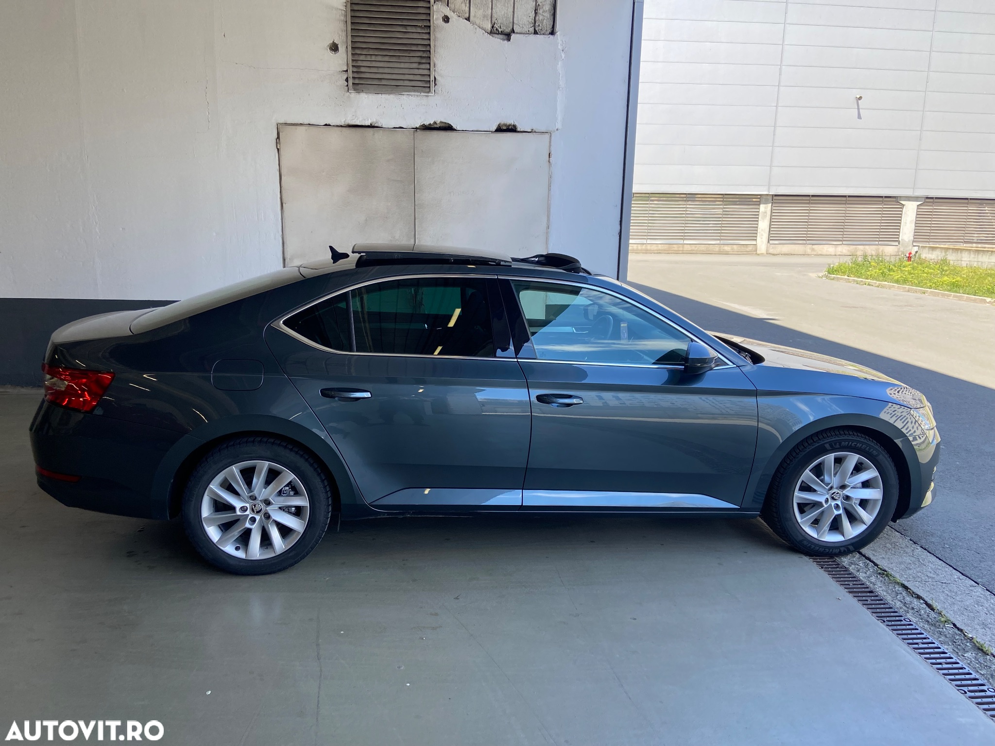 Skoda Superb 2.0 TDI DSG Premium Edition - 9