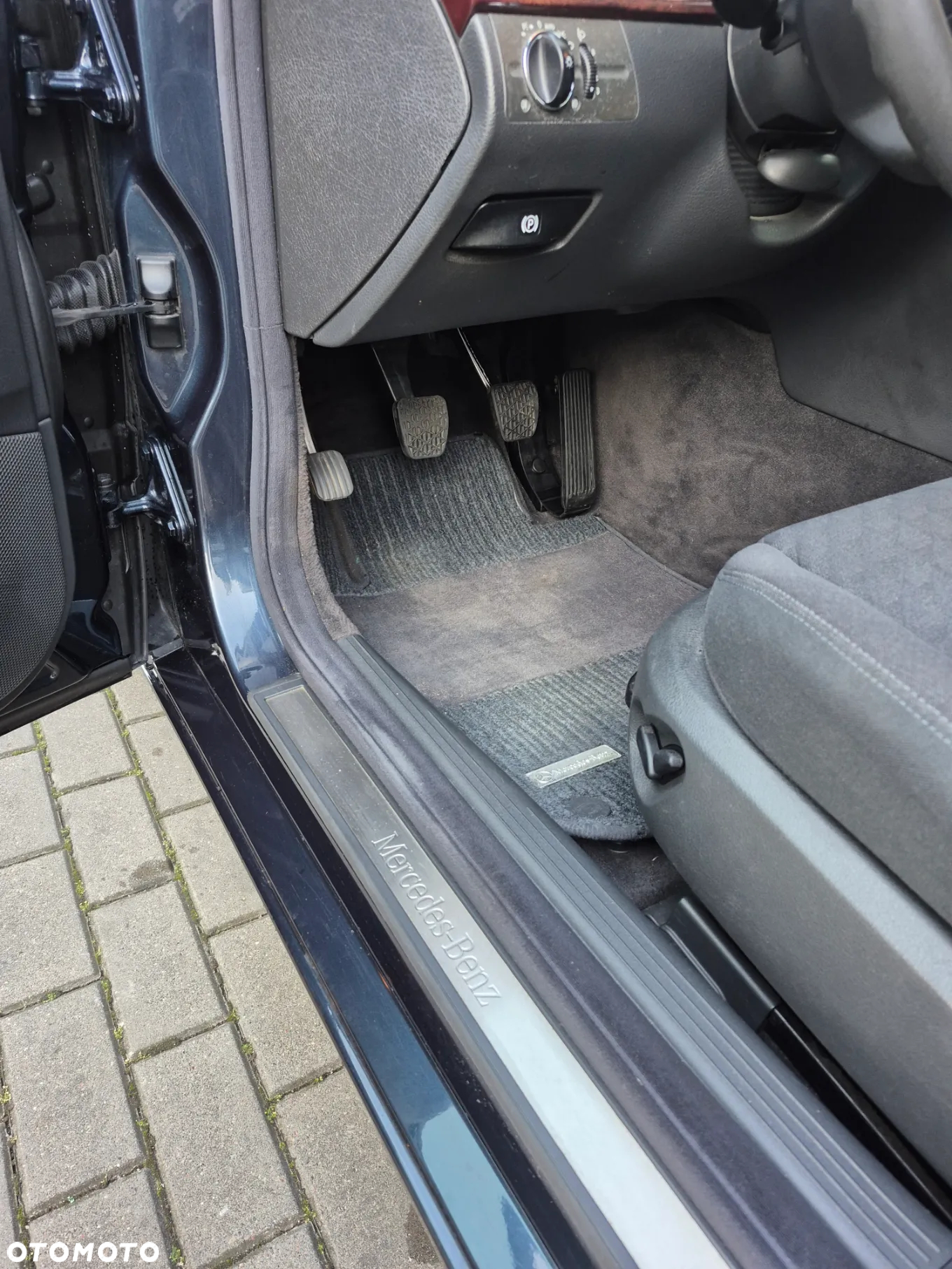 Mercedes-Benz Klasa E 220 CDI Classic - 13