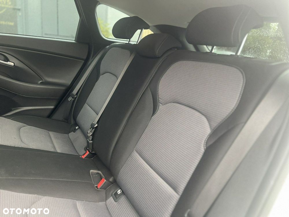 Hyundai i30 1.6 D Classic + - 20
