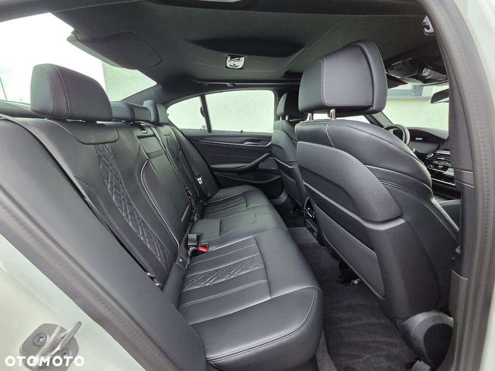 BMW Seria 5 540i xDrive M Sport Edition - 8