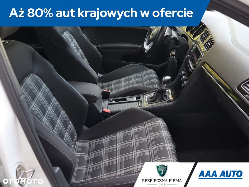 Volkswagen Golf - 10