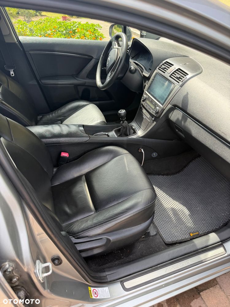 Toyota Avensis 1.8 Premium - 6