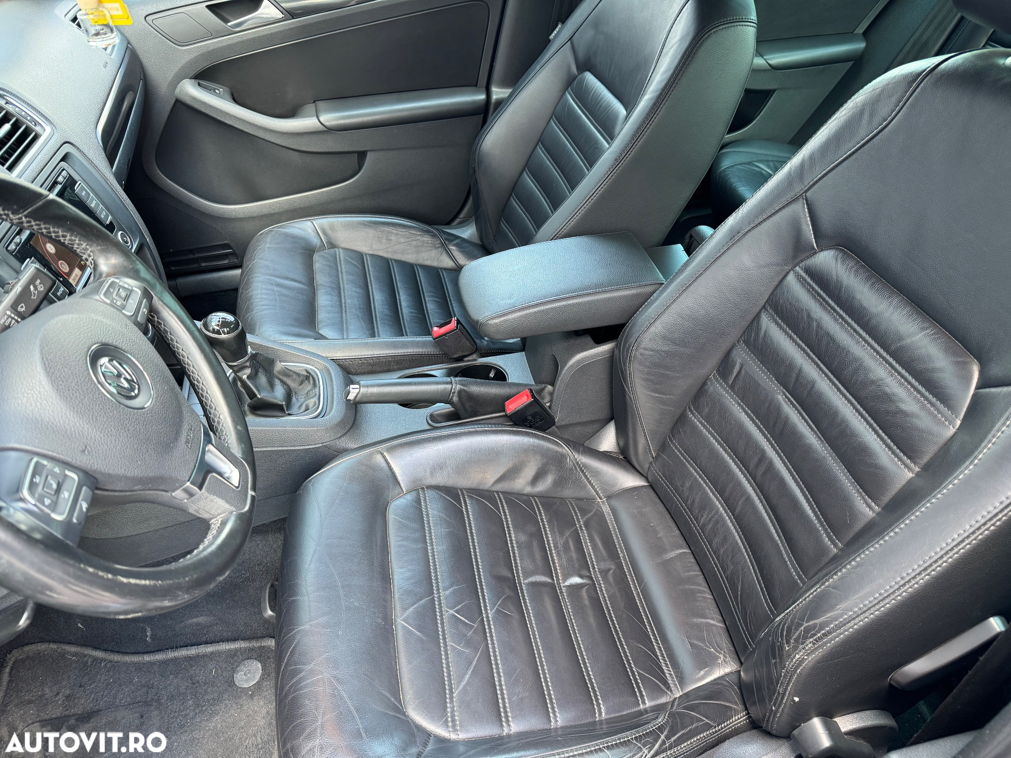 Volkswagen Jetta - 4