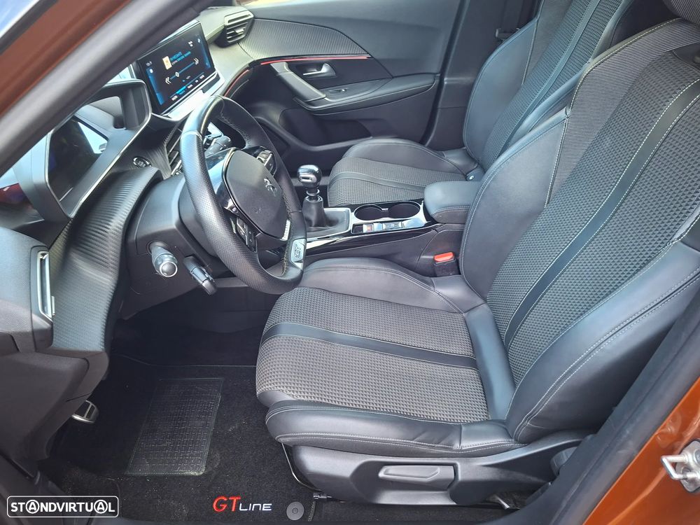 Peugeot 2008 PureTech 130 Stop&Start GT-Line Edition — fotografia 20
