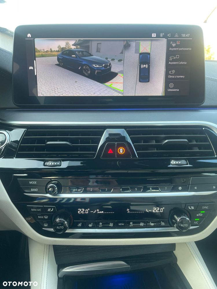 BMW Seria 5 M550i xDrive sport - 12