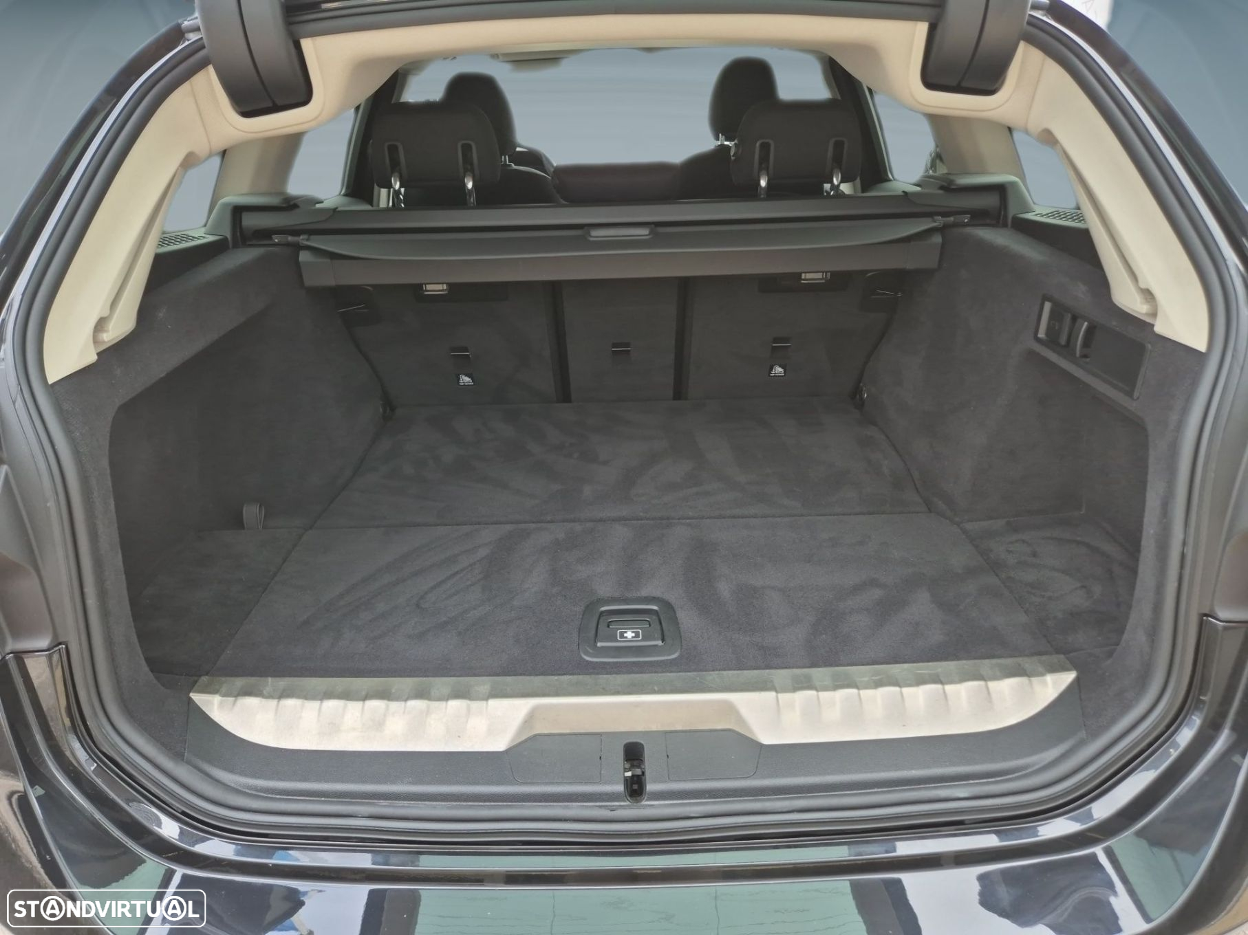BMW 330 e Touring Corporate Edition Auto - 31