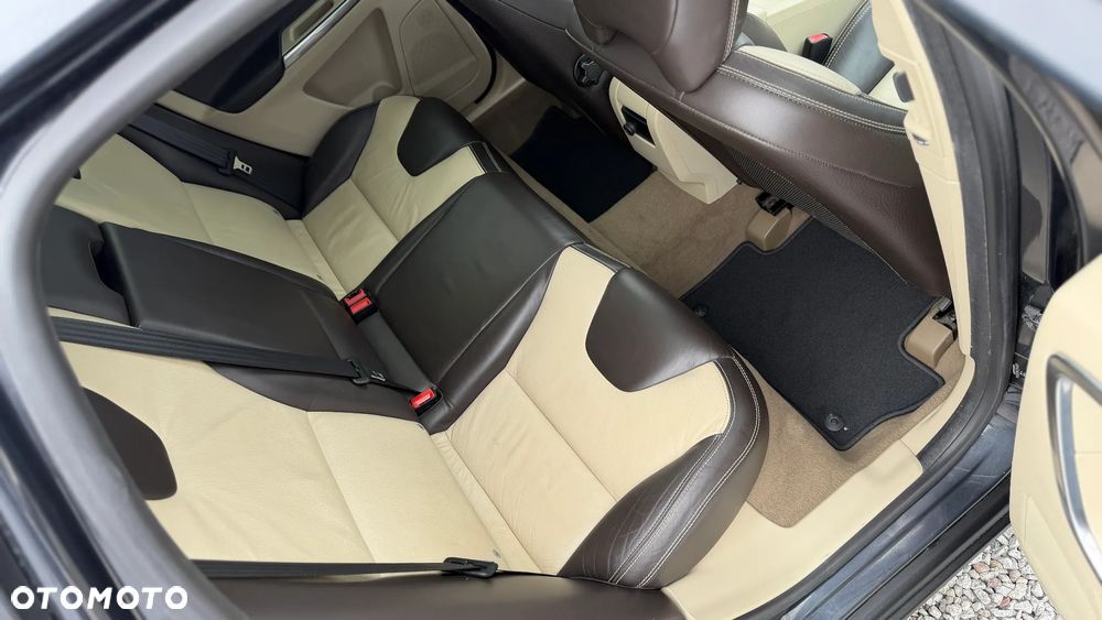 Volvo XC 60 D5 AWD Summum - 40