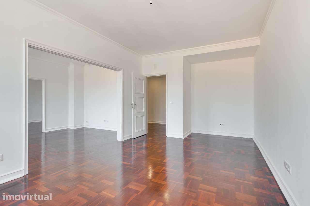 Apartamento T4 na Avenida da República - Grande imagem: 3/45