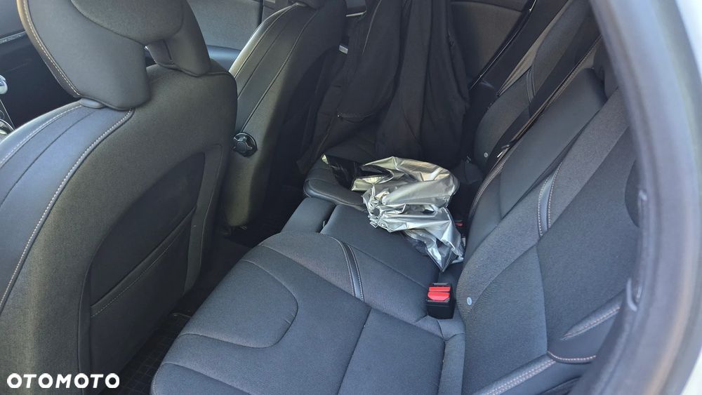 Volvo V40 Cross Country D4 Drive-E Momentum - 11