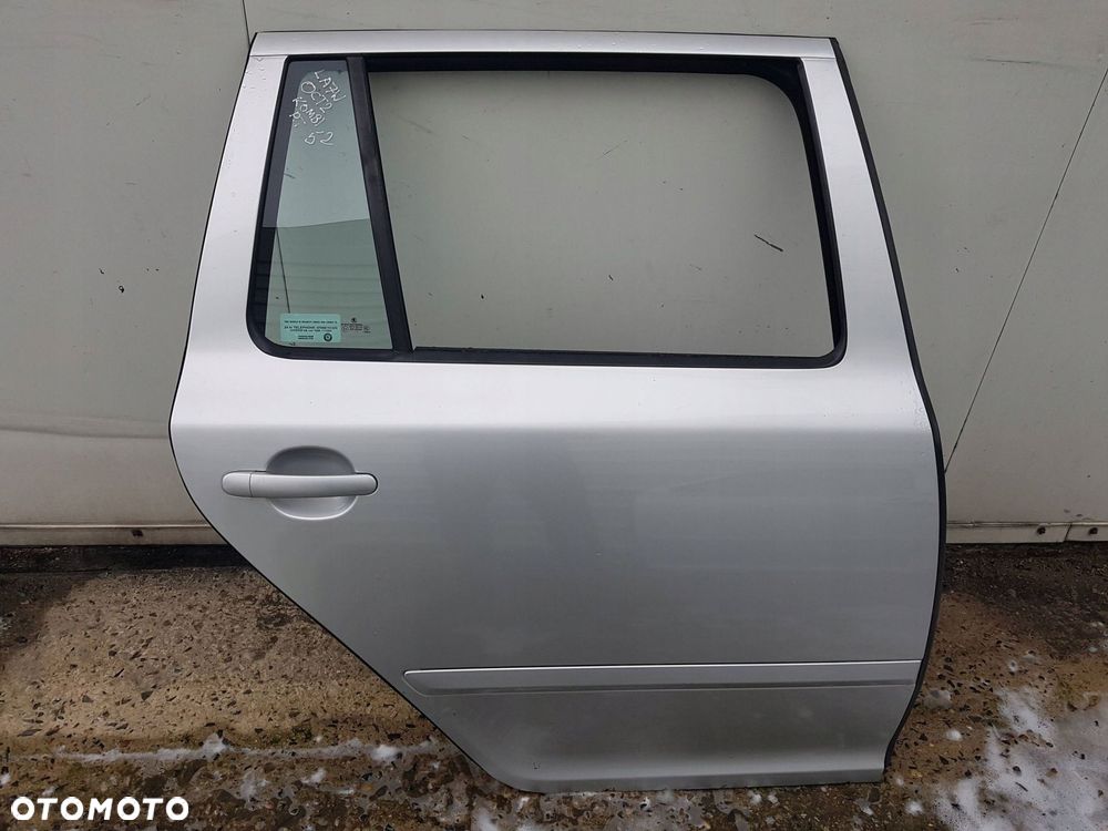 SKODA OCTAVIA 2 II 04-08r VRS DRZWI PRAWE TYŁ TYLNE KOMBI LA7W - 1