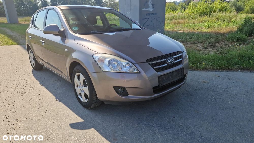 Kia Ceed 1.6 CRDi 90 Spirit - 2