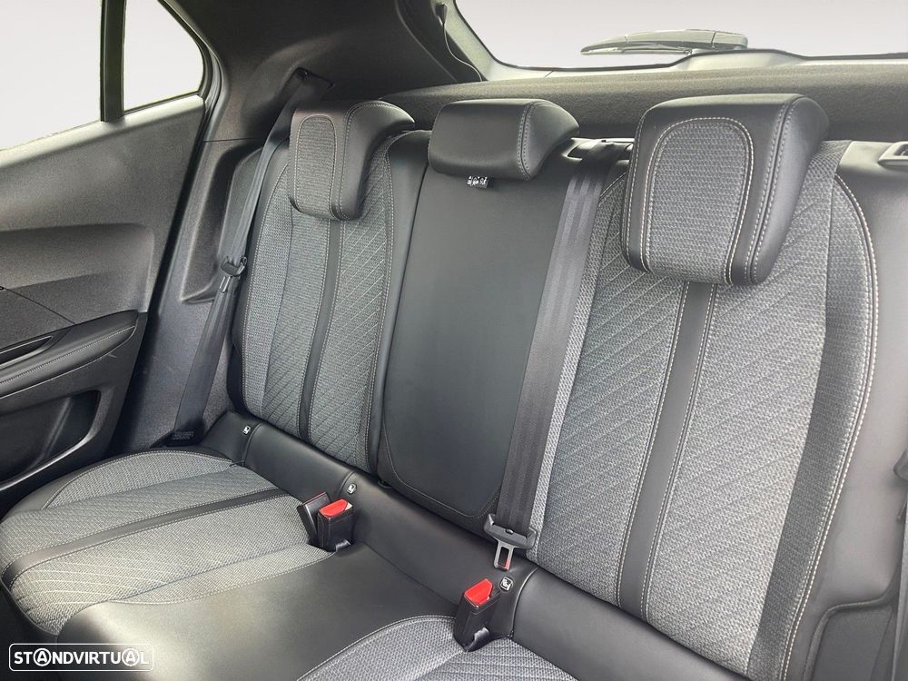 Peugeot 2008 1.2 PureTech Allure - 13