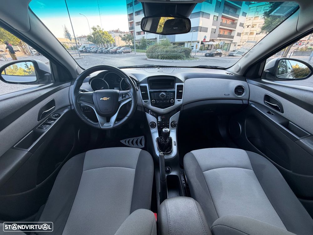 Chevrolet Cruze 1.6 LS - 19