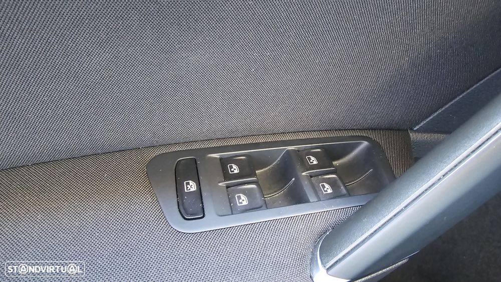 VW Golf 1.6 TDI Confortline - 31