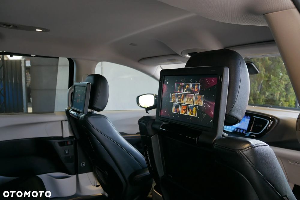 Chrysler Pacifica - 27