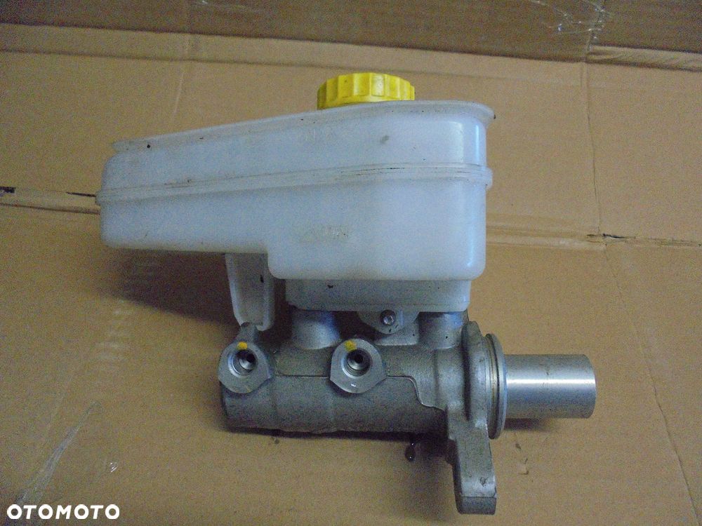 POMPA HAMULCOWA ZE ZBIORNICZKIEM IVECO DAILY 2014-  65/70/72C OE 42556838 - 1