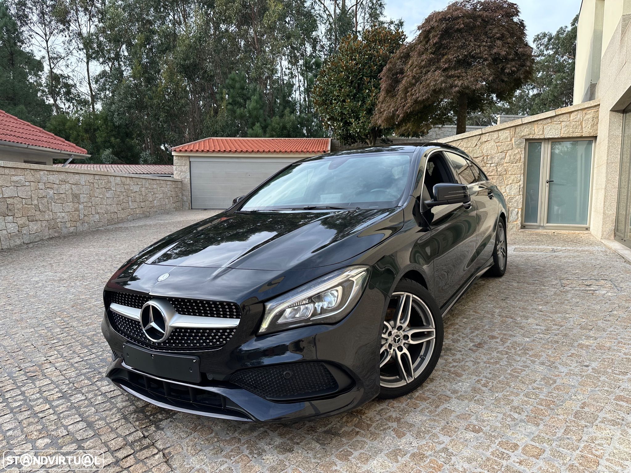 Mercedes-Benz CLA 180 d Shooting Brake AMG Line - 1